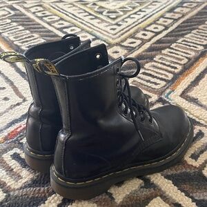 Women’s black classic Dr. Martens lace up leather boot doc the original 1460